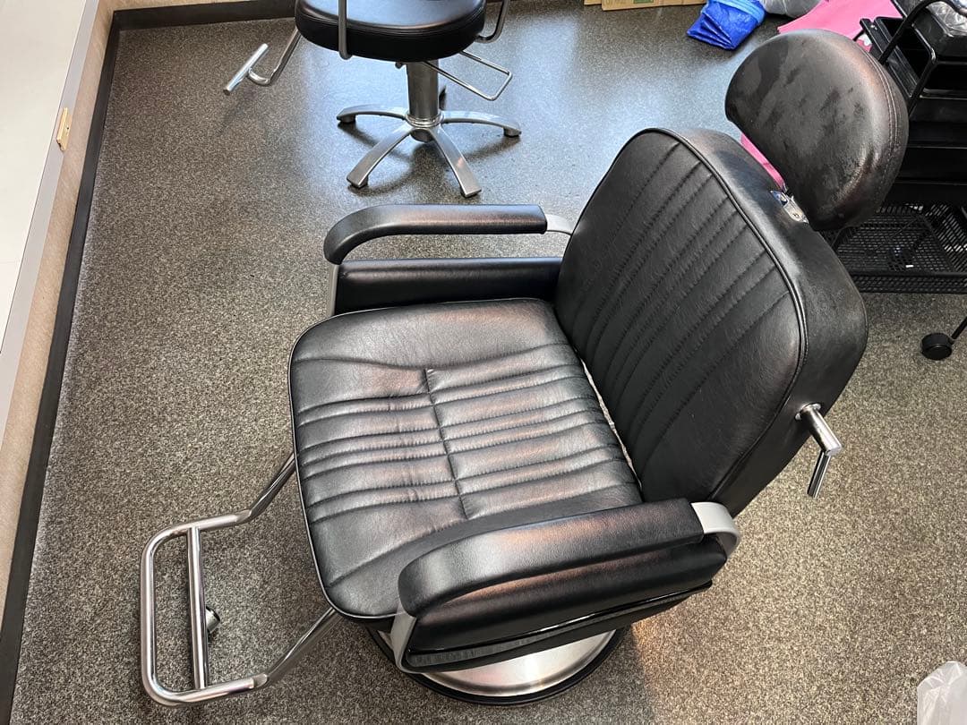 美容室椅子￼ 引き取り可　油圧式上下 回転、　￼リクライニングします￼