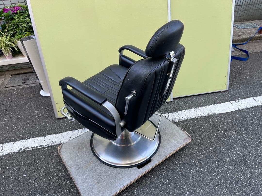 美容室椅子￼ 引き取り可　油圧式上下 回転、　￼リクライニングします￼