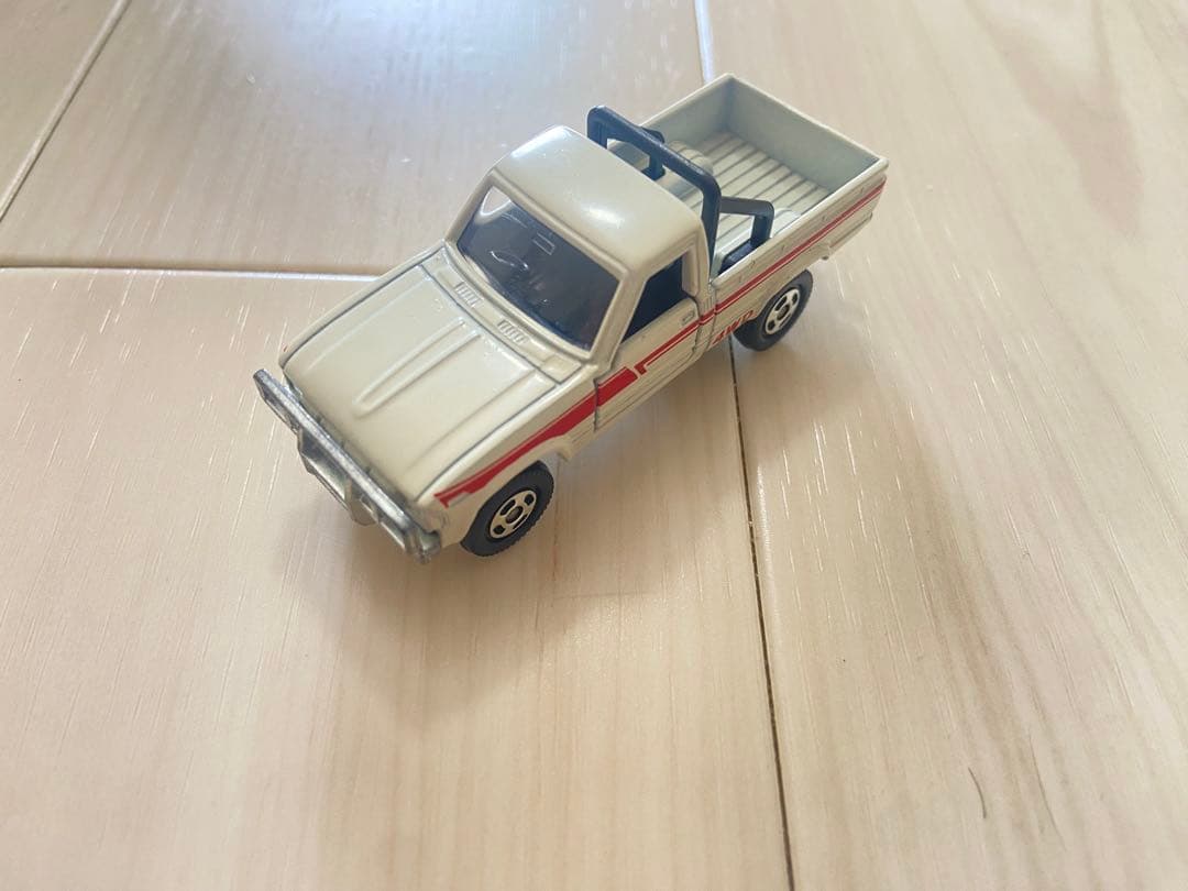 トミカ　トヨタ　ハイラックス　4WD 日本製　美品