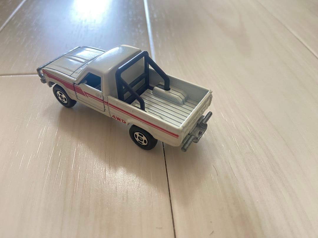 トミカ　トヨタ　ハイラックス　4WD 日本製　美品
