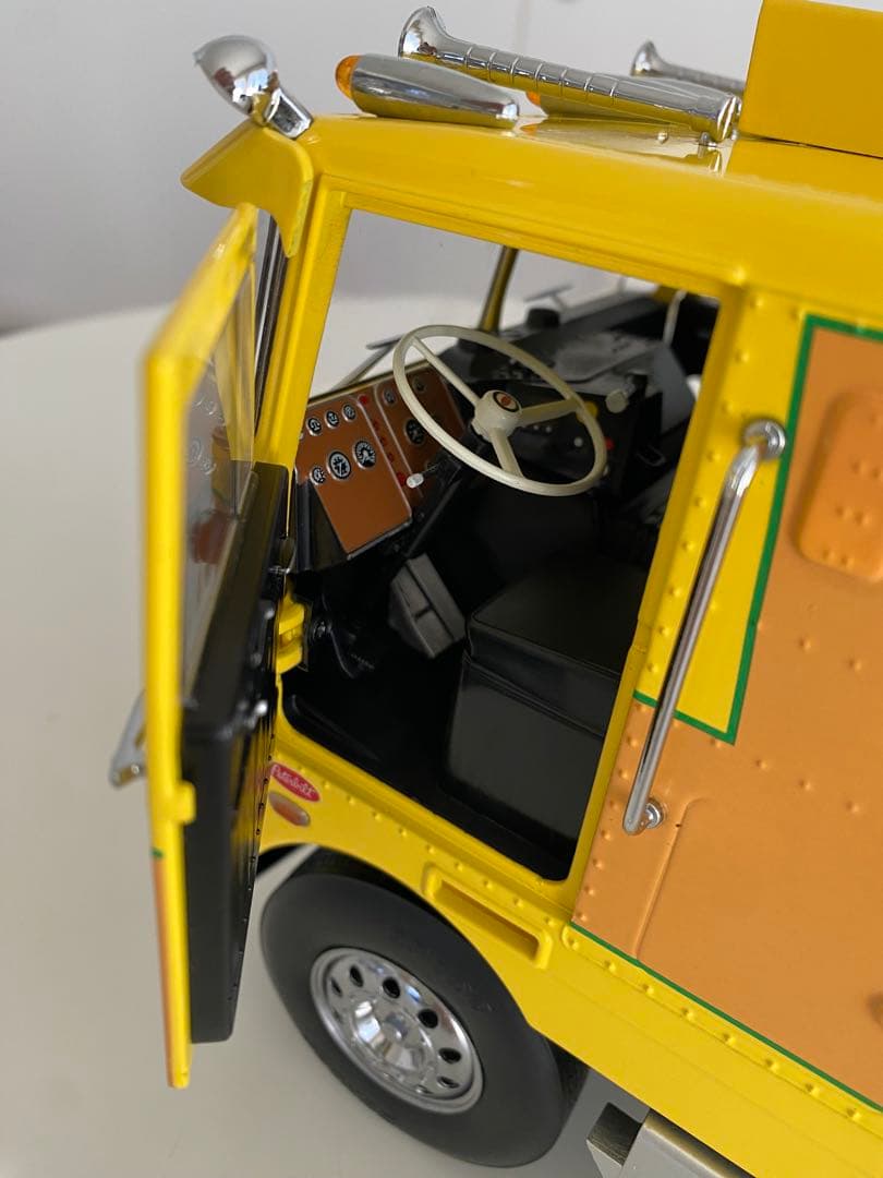ミニカー 1/18 Peterbilt 352 Pacemaker 1977-1979