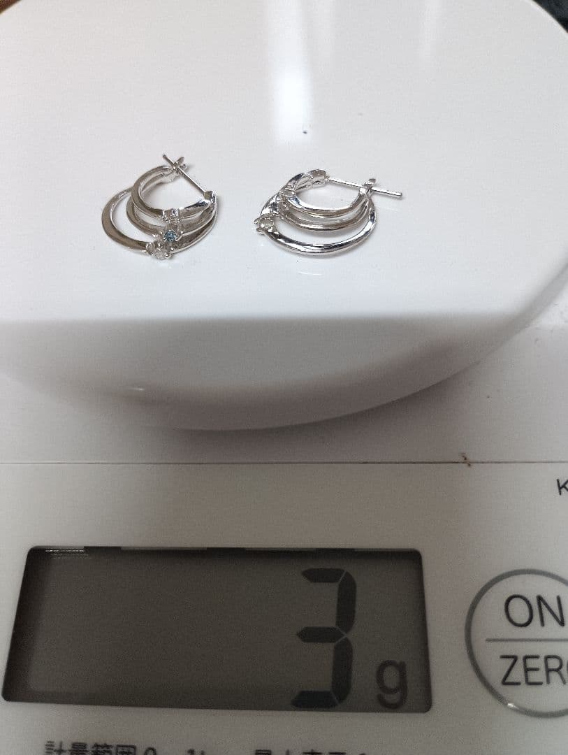 K18WG 3連フープピアス ダイヤモンド装飾付き