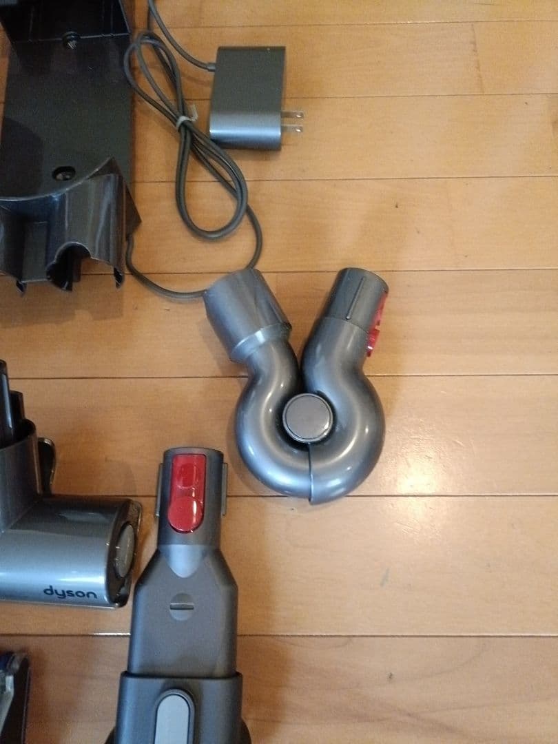 中古　dyson ダイソン V8 sv10 Fluffy