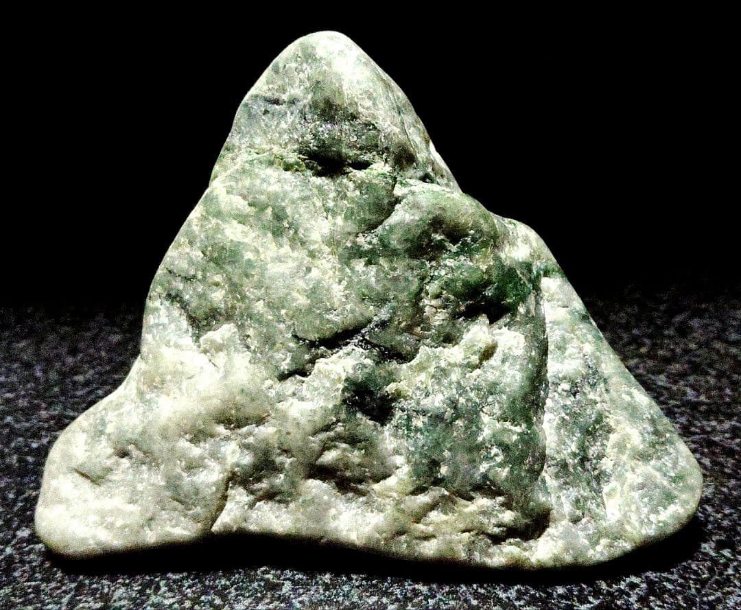 ★翡翠原石★糸魚川硬玉【小滝・川ズレ・507ｇ】