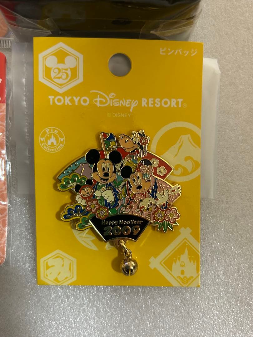 ディズニーストア　ハッピーニューイヤーピンバッジ　2006 まとめ売り