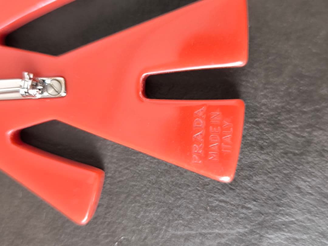 PRADA プラダ セーラー ブローチ レッド ベークライト SP 2005