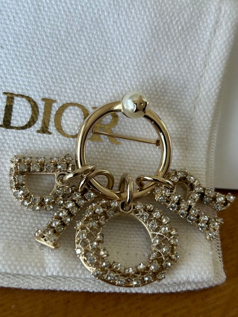 Dior クリスタル装飾ブローチ