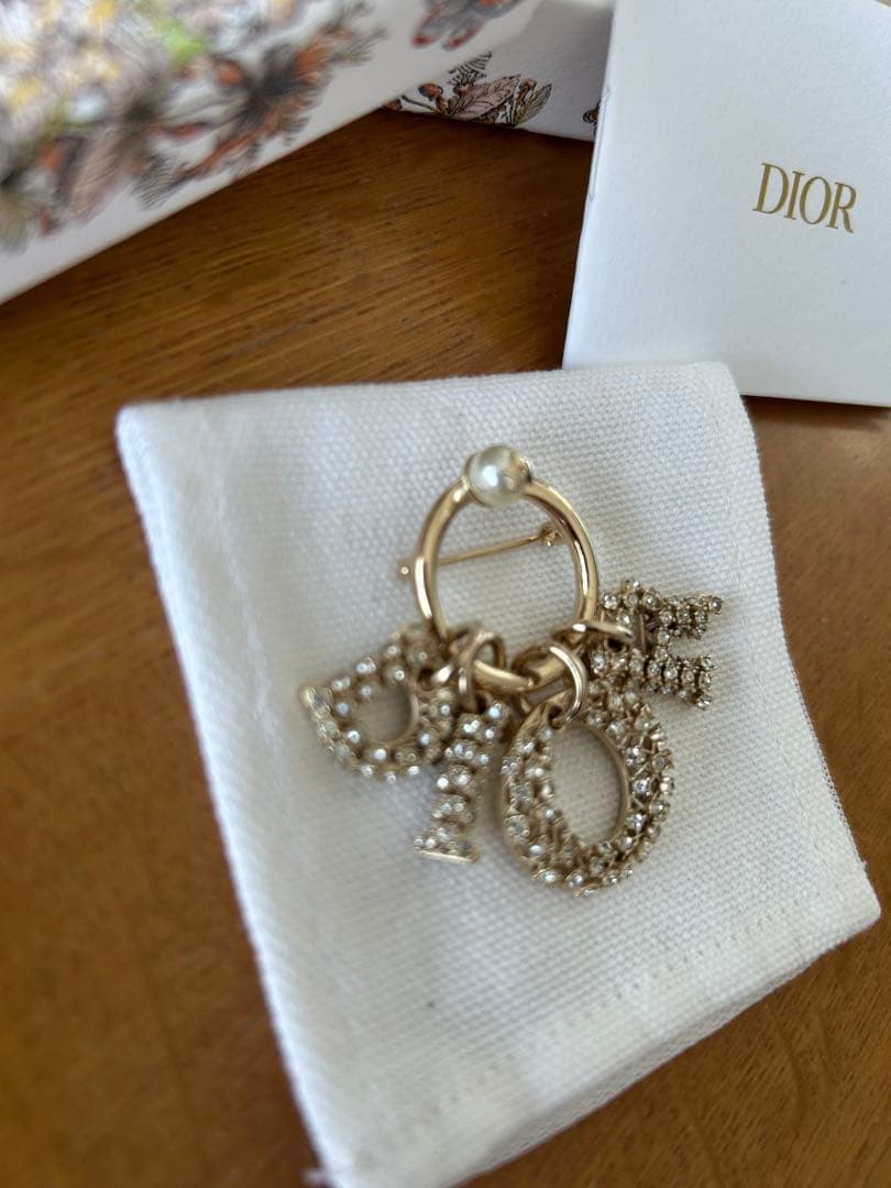 Dior クリスタル装飾ブローチ