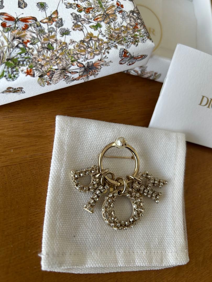 Dior クリスタル装飾ブローチ