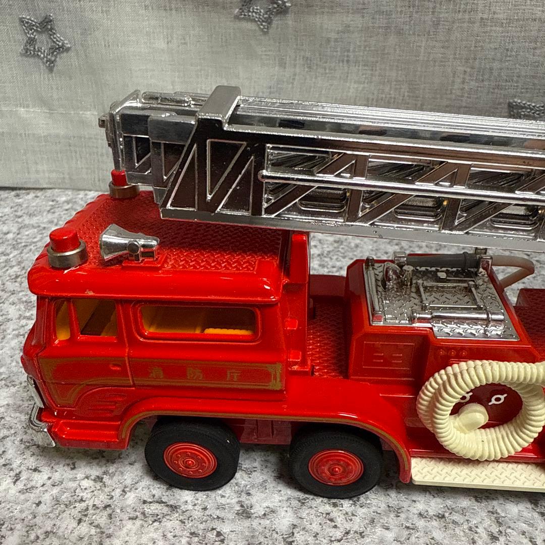 ヒ*ゲ様 トミカダンディ国産車シリーズ002 日野ハシゴ消防車