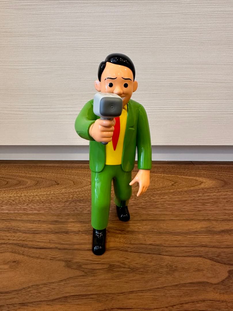 Joan Cornella の Idiotmeter と フィギュアセット