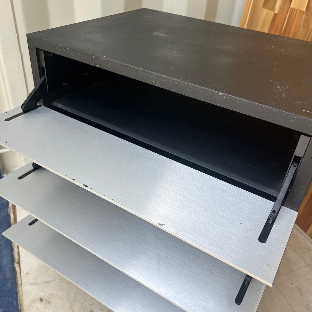 F30激安早い者勝ち✨　バングアンドオルフセン 4ドロワー キャビネット