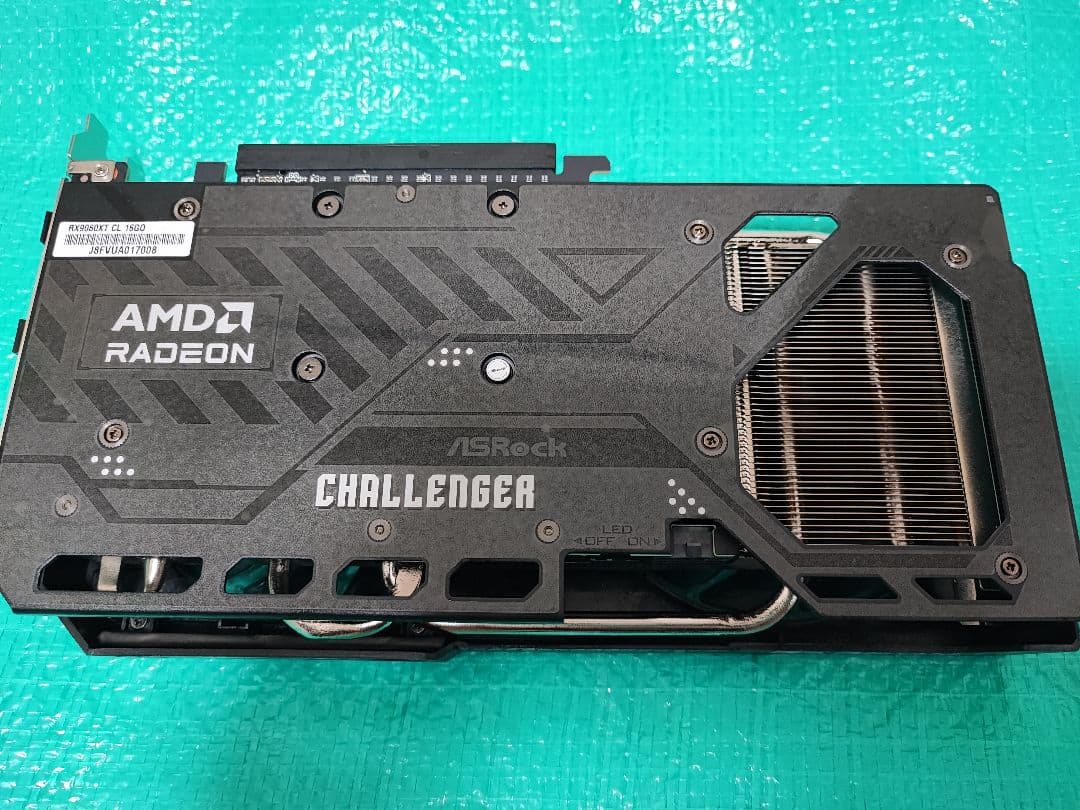 [美品]Radeon RX 9060 XT 16gb Challenger