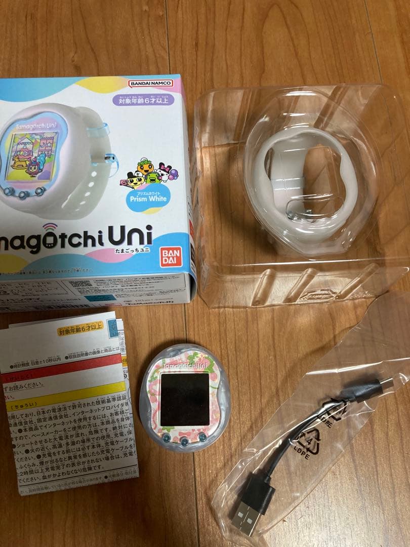 Tamagotchi Uni プリズムホワイト
