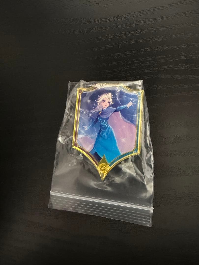 エルサ　ピンバッジ　ロルカナ