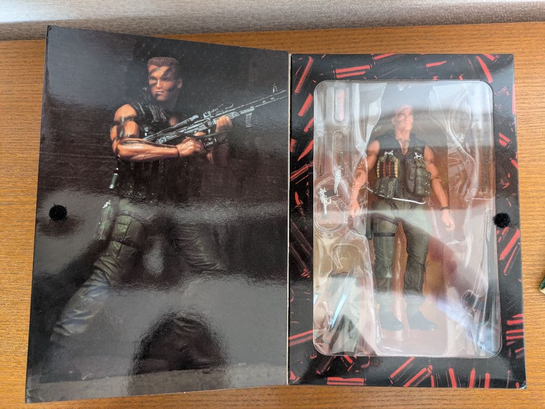 訳有★特価★新品★コマンドー　フィギュア★30周年記念★シュワルツェネッガー★