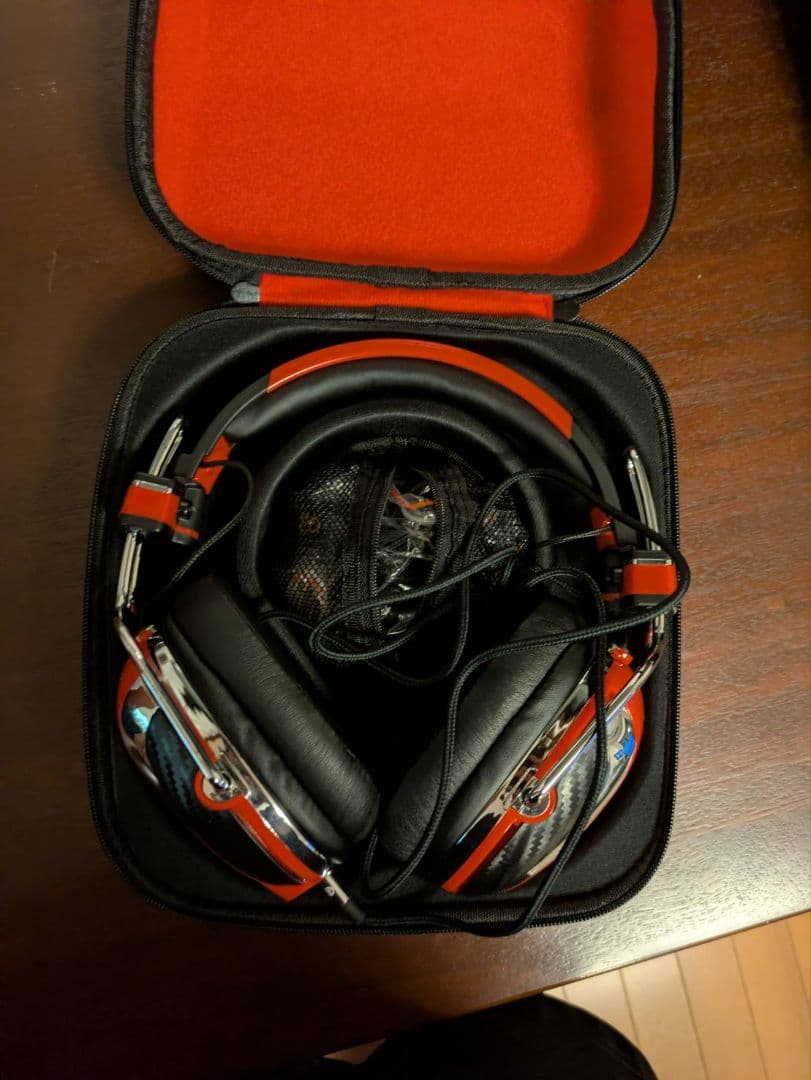 フェラーリ ヘッドホン