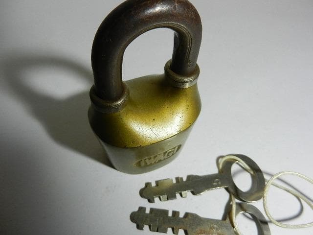 古い希少な鉄道？錠前その３（ボディーに「ＩＷＡＧＩ」の刻印）