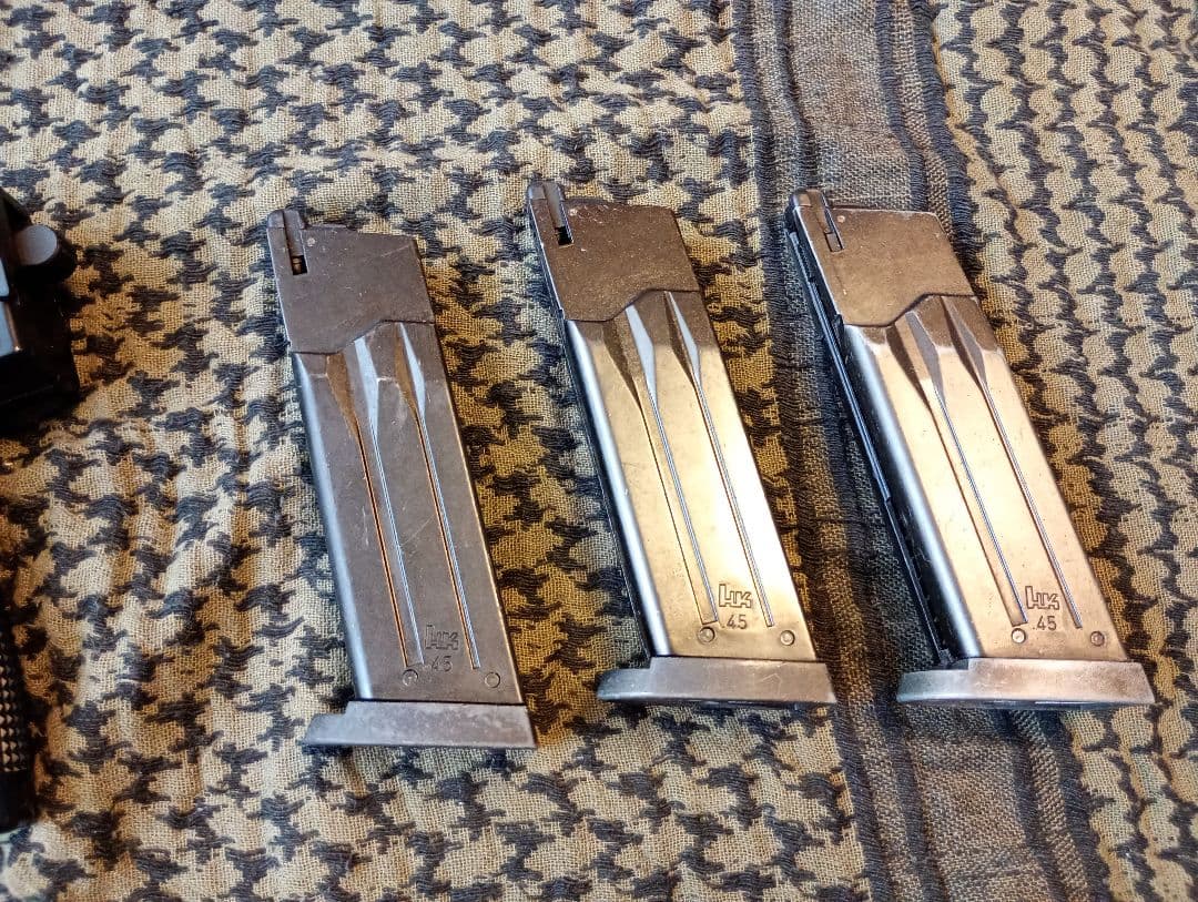 東京マルイsocom mk23 +マガジン、ホルスター等