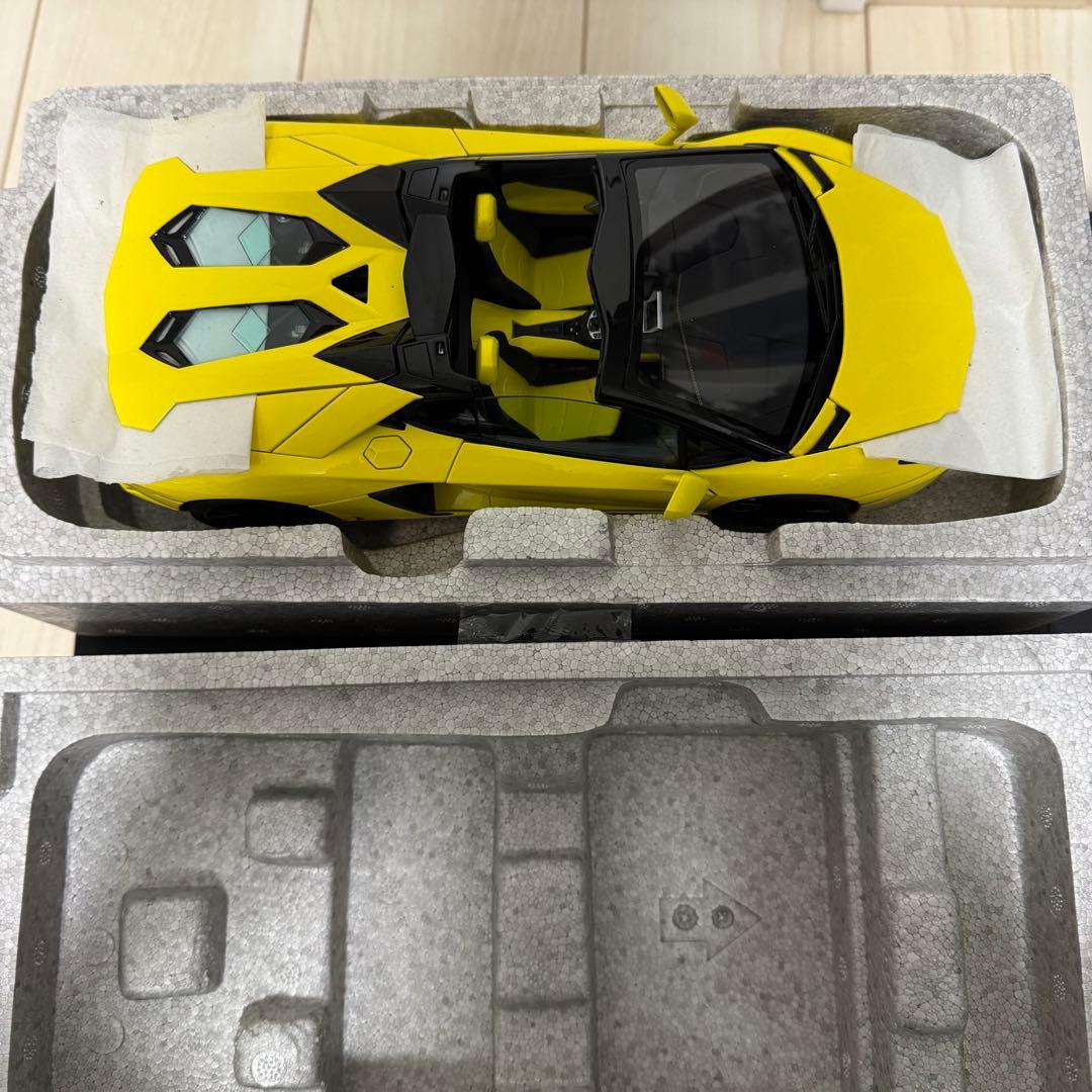 Autoart 1/18 ランボルギーニ アヴェンタドール ロードスター