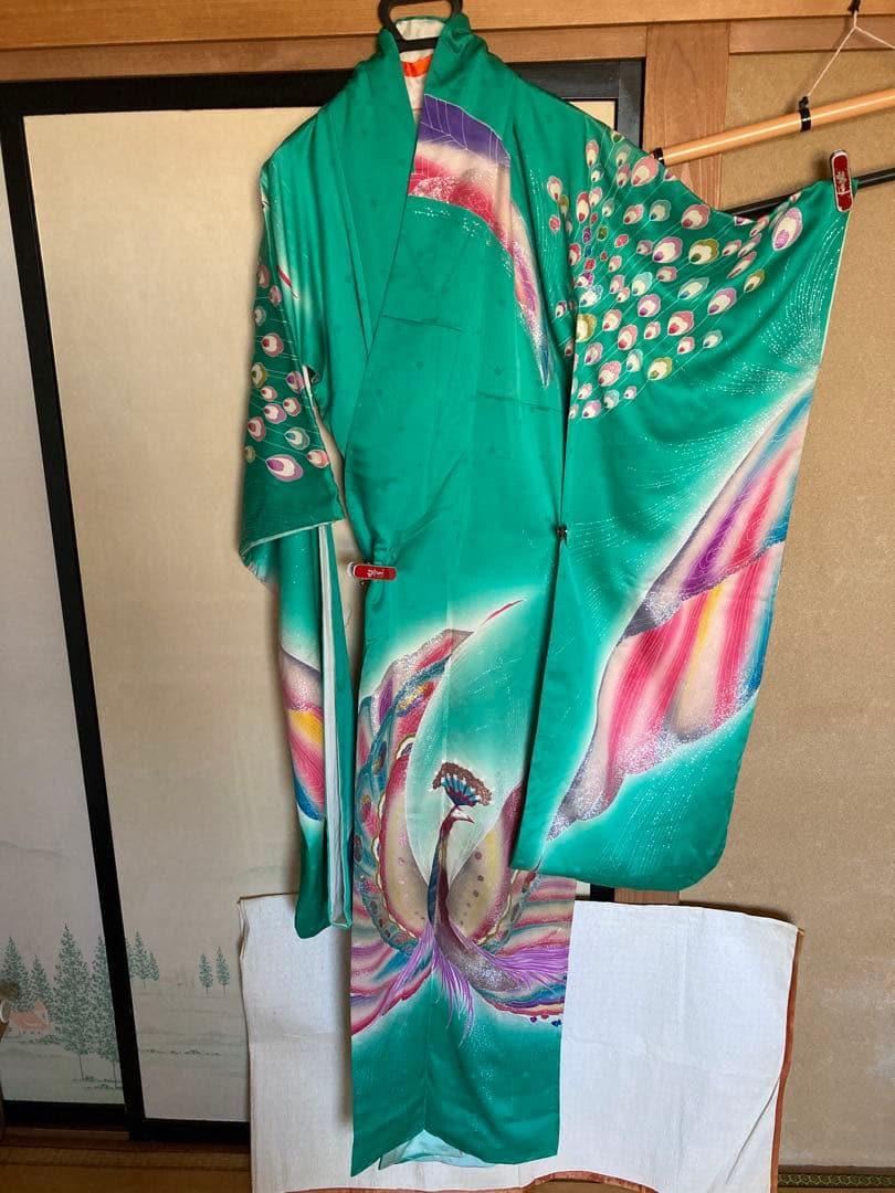 個性的な振袖、ギラ、￼ロッシュ