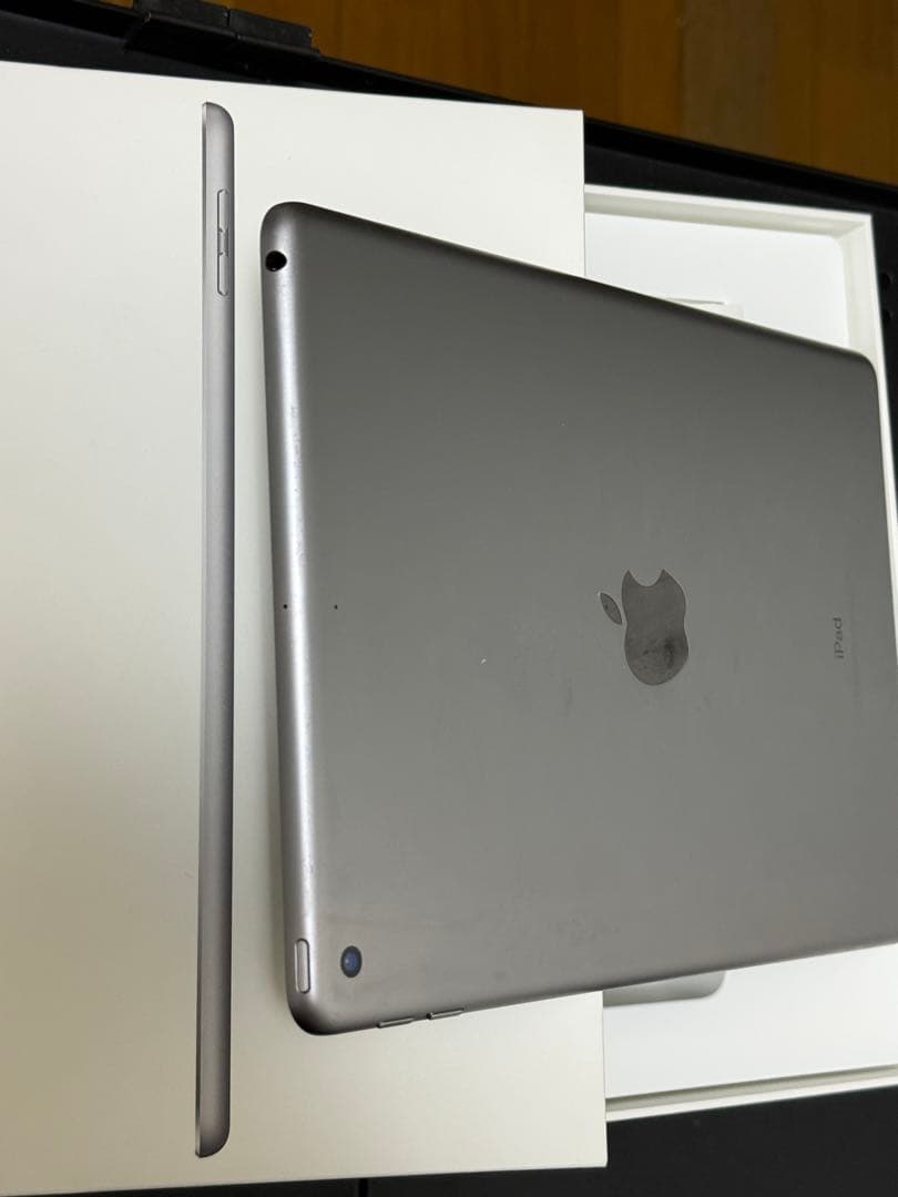 Apple iPad 第五世代 スペースグレー 本体