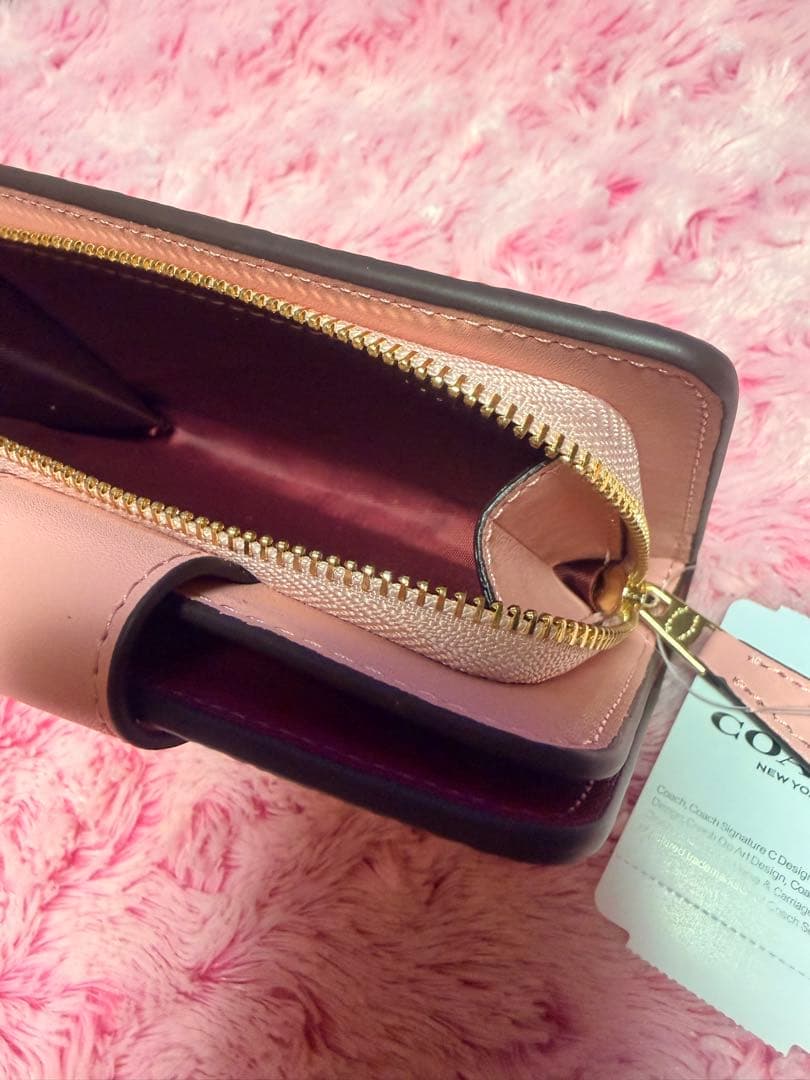 COACH ピンク シグネチャー 二つ折財布 未使用　プレゼントにも！