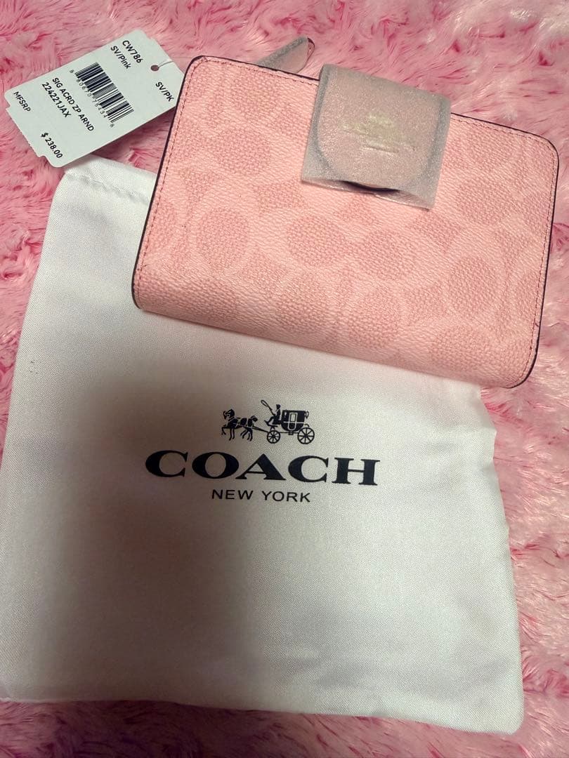COACH ピンク シグネチャー 二つ折財布 未使用　プレゼントにも！
