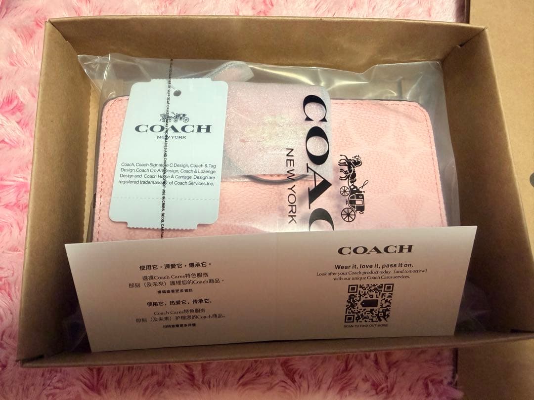 COACH ピンク シグネチャー 二つ折財布 未使用　プレゼントにも！