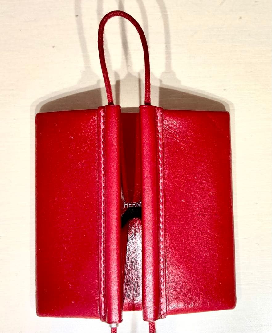 エルメス　ケース　ストラップ付き　ボルドー（レッド）HERMES