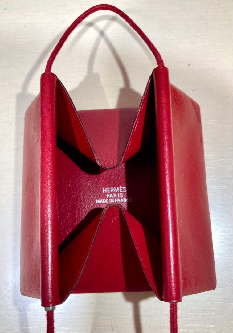 エルメス　ケース　ストラップ付き　ボルドー（レッド）HERMES