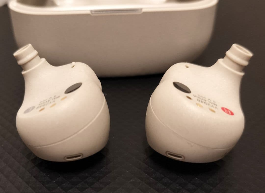 ソニー WF-1000XM4 バッテリー新品交換済 シルバー ワイヤレスイヤホン