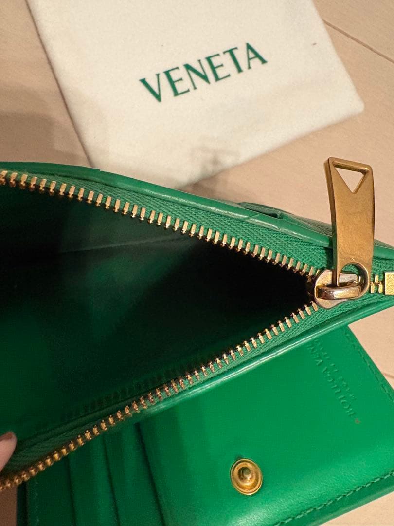 正規品　BOTTEGA VENETA ボッテガ　カセット　二つ折り財布