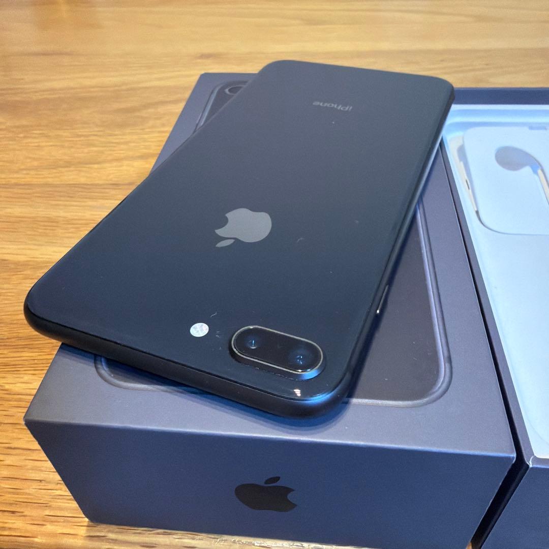 iPhone 8 Plus ブラック 本体　SIMフリー