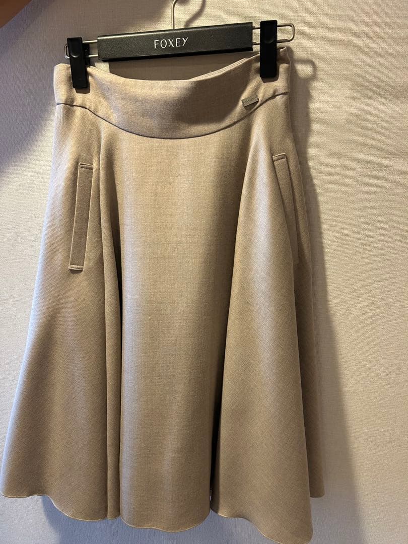 FOXEY ベージュフレアスカート38サイズ　ほぼ新品未使用！毛100%