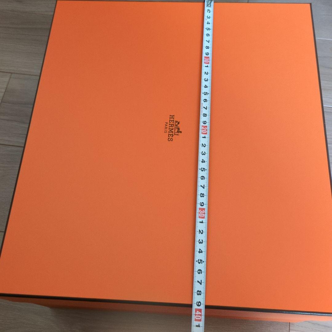 ②エルメス　カバン用大きな空箱とリボン