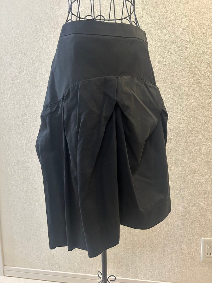 ⭐︎美品⭐︎ヴィヴィアンウエストウッド　タック入り黒フレアスカート　かわいい　個性的