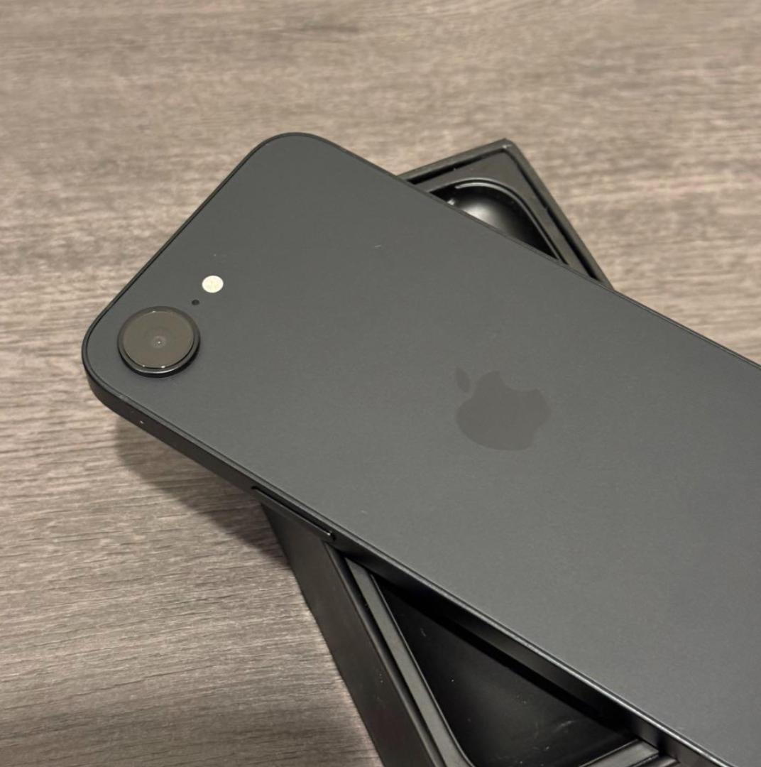 【新品同様】iPhone 16e｜128GB｜SIMフリー版　バッテリー100％