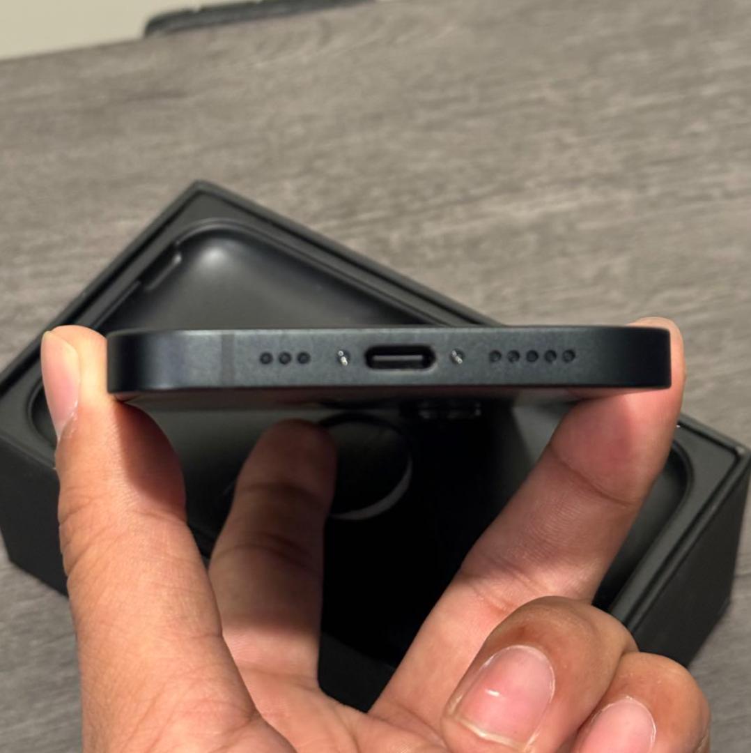 【新品同様】iPhone 16e｜128GB｜SIMフリー版　バッテリー100％