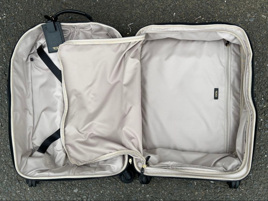 TUMI トゥミ 4輪ソフトキャリー 機内持込サイズ