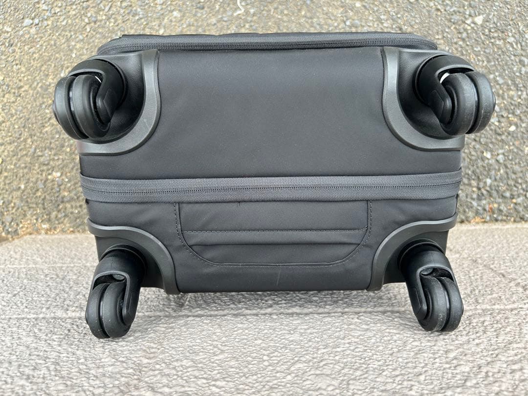 TUMI トゥミ 4輪ソフトキャリー 機内持込サイズ