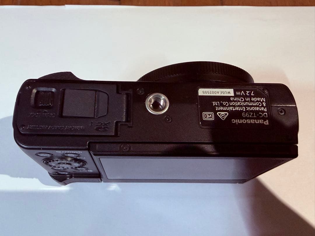 一度使用のほぼ新品　Panasonic LUMIX DC-TZ99 本体と付属品