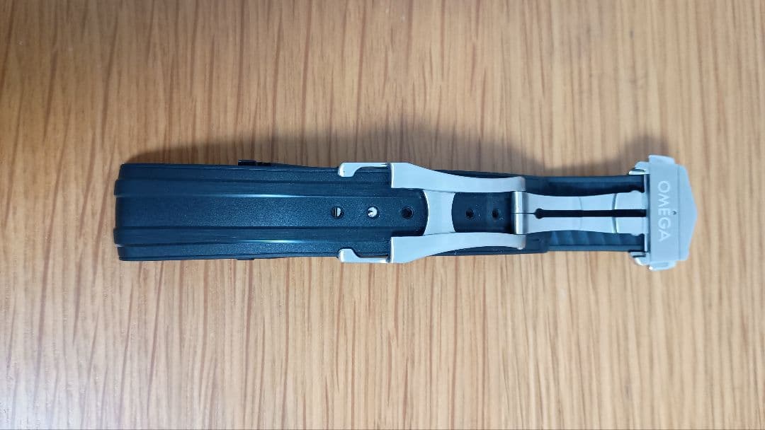 OMEGA（オメガ）ツーピースラバーストラップ