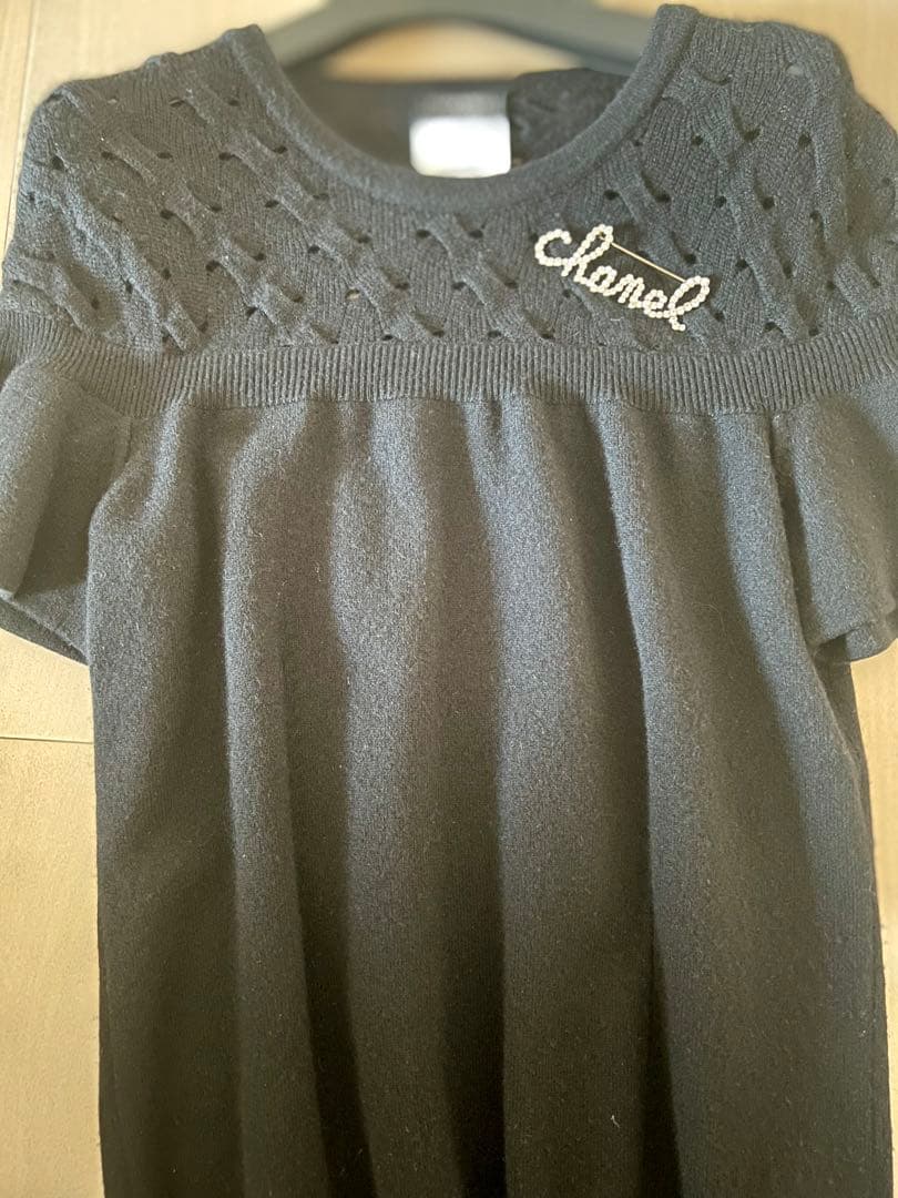 CHANEL パールとクリスタルロゴ型ブローチ