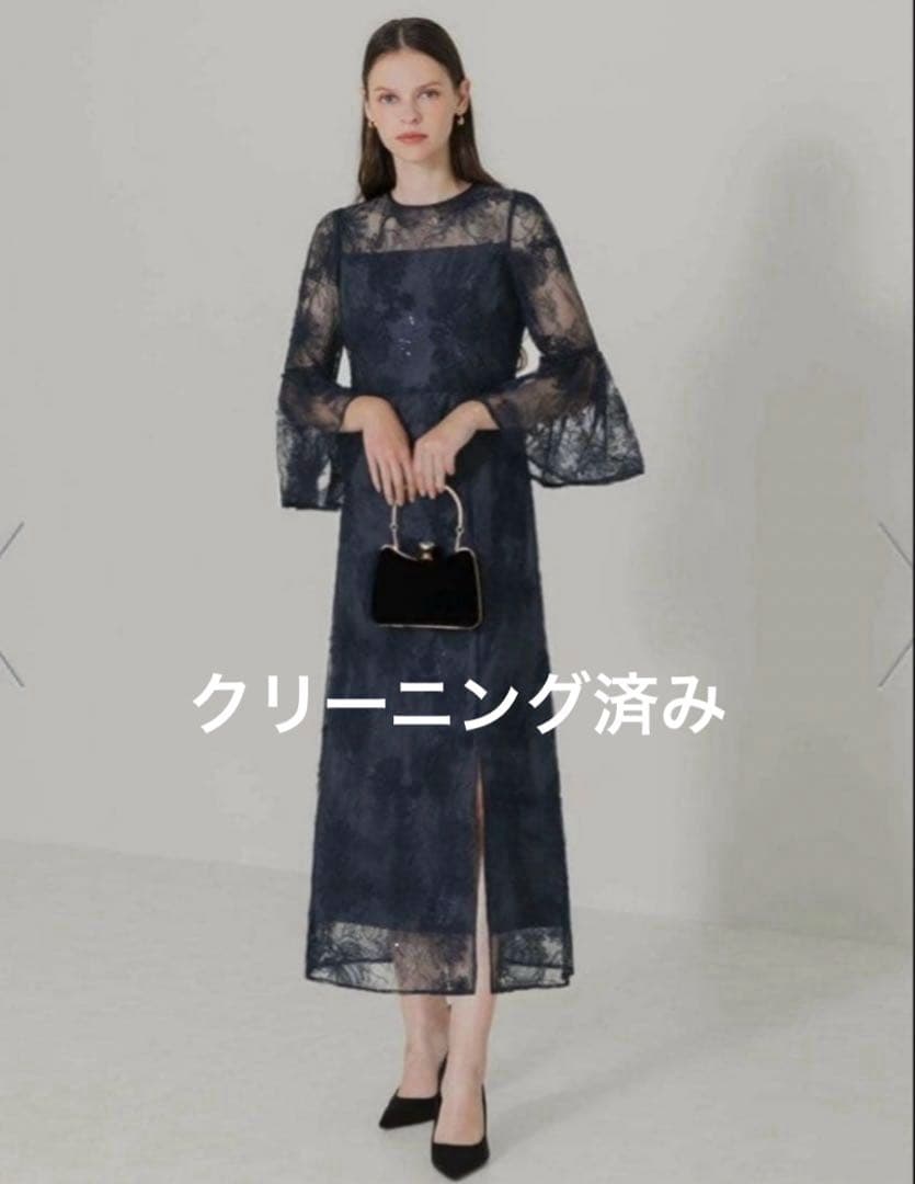 【LEJA】スパンコール刺しゅうレースフレアスリーブスリット入りワンピース