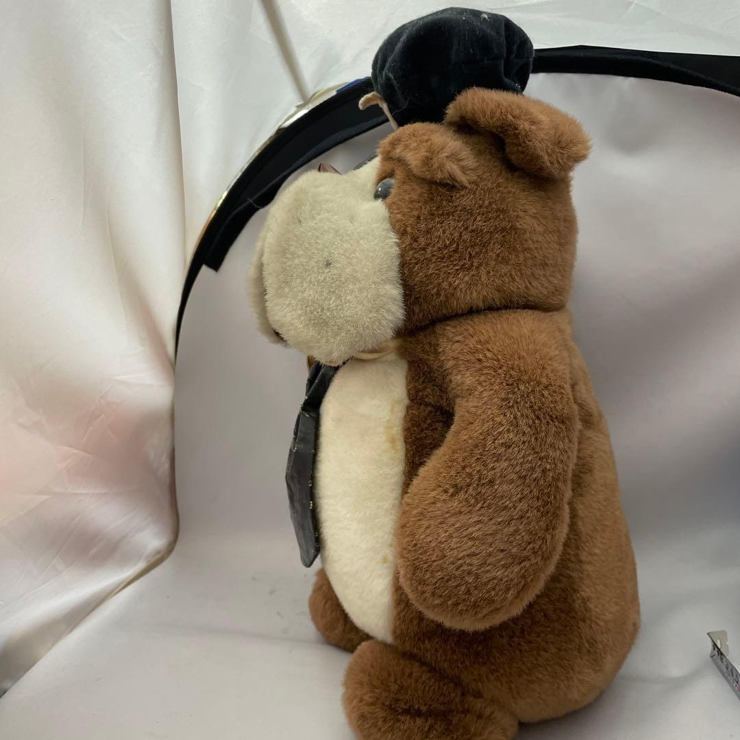 大きなブルドックのぬいぐるみ