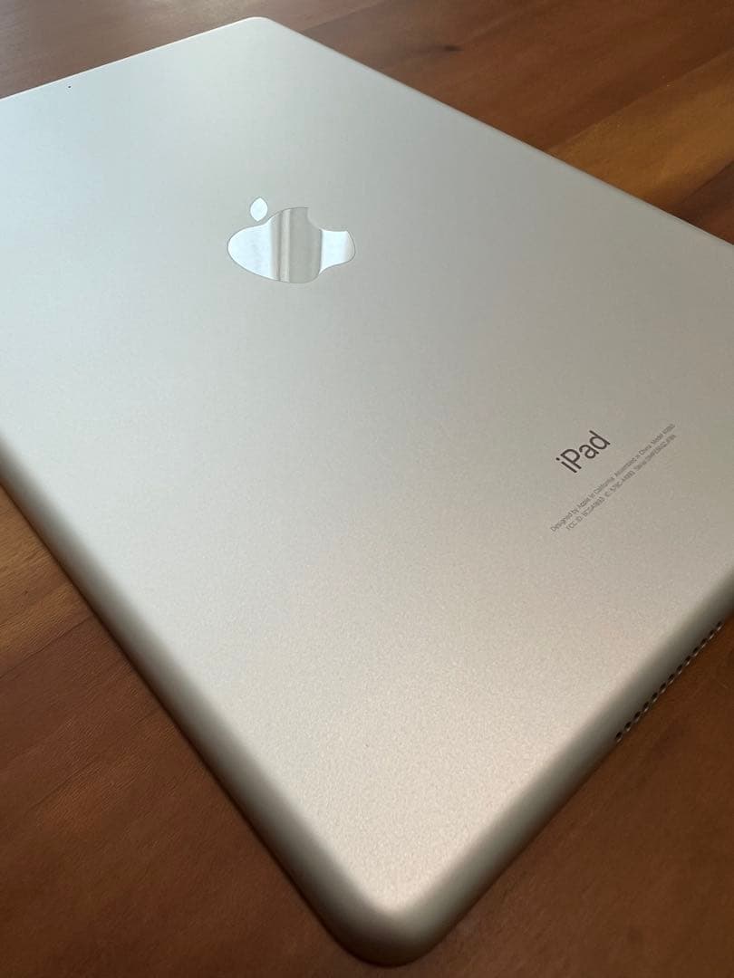 iPad 第6世代 128GB本体 シルバー Smart Cover等付