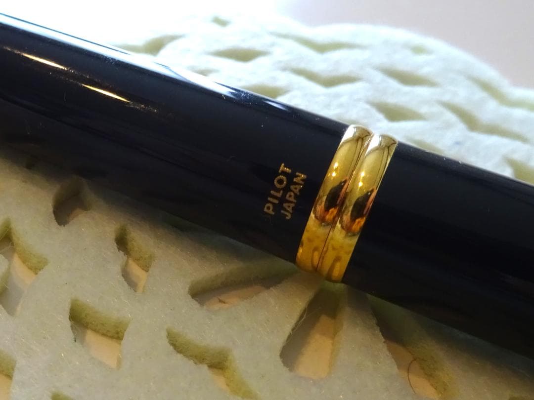 小っちゃい字書くのにおすすめ☆キャップレス万年筆　18K　細字　グレー