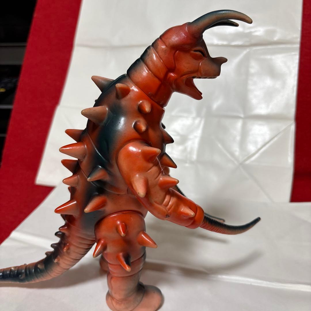 グドン　肌色成形色　超レア Siri