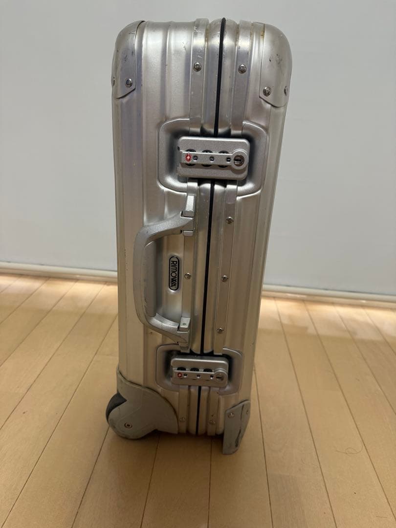Rimowa リモワ　ルフトハンザ32L 機内持ち込み可能　2輪